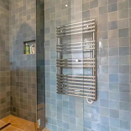 L'oasis L & Comfort L Shellter Апартаменти